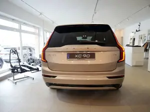 Volvo XC90 T8 AWD Plus Dark PANO 360° LUFTFEDERUNG Bild 4