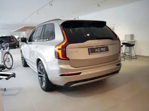 Volvo XC90 T8 AWD Plus Dark PANO 360° LUFTFEDERUNG Bild 5