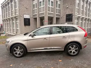 Volvo XC60 Summum AWD / Automatik / Navi / Bi-Color Bild 2