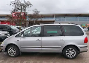 Volkswagen Sharan Sharan 1.9 TDI  131 PS Highline TÜV DPF AHK Klimaautomatik