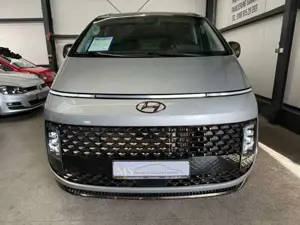 Hyundai STARIA Signature 2WD Standhzg. Pano + SD/Mwst. Bild 3
