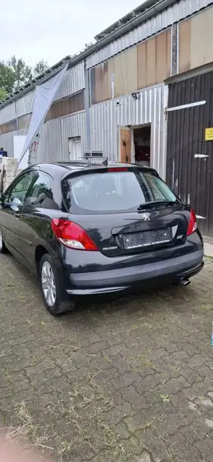 Peugeot 207 207  3-Türer 120 Sport Bild 2