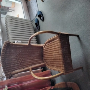 Rattanstuhl, 1 Bein abgebrochen 