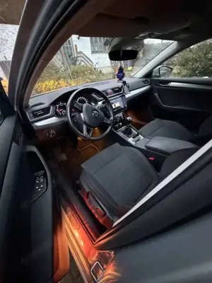 Skoda Superb Combi 1.6 TDI Ambition Bild 5