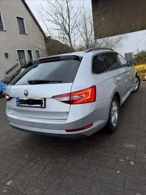 Skoda Superb Combi 1.6 TDI Ambition Bild 3