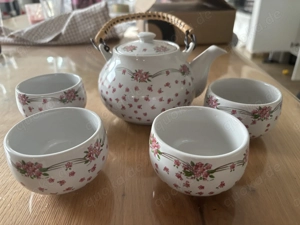 Teekanne mit 4 Teetassen 