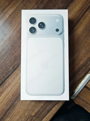 iPhone 17 Pro max in silber n