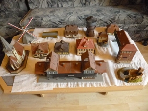 Fertiggelände Spur HO mit Trafo und Gleisen auf Spanplatte befestigt