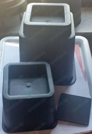 2 Sets Verstellbare Möbelerhöher - Preis von 1,-- muss man angeben damit die Anzeige veröffentlicht 