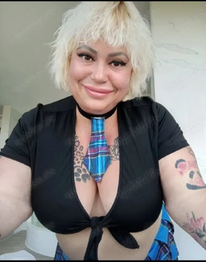 Vollbusige milf   