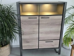 sehr gut erhaltenes Highboard Copenhagen mit Beleuchtung