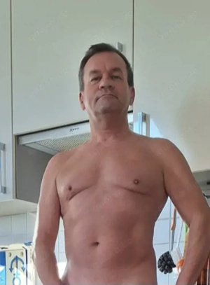 Bi Mann möchte von Männergruppe gefickt werden