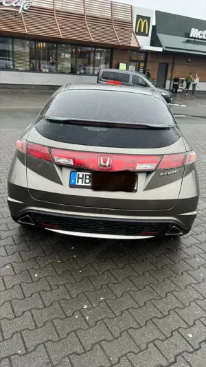 Honda Civic 1.8 i-Vtec Bild 2