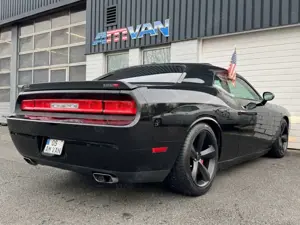 Dodge Challenger 6.1 SRT8 Neuwagenimport Navi SD Leder Bild 2