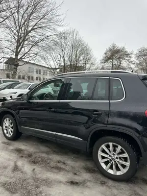 Volkswagen Tiguan 2.0 TDI DPF BlueMotion Technology Sport  Style Bild 4