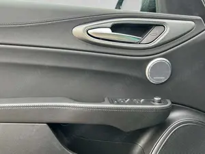 Alfa Romeo Giulia Veloce 2.0 Turbo 16V AT8-Q4 Bild 5