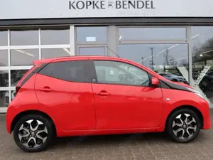 Toyota Aygo X -play Team D*1. Hand*Scheckheft*el. Faltdach* x-pl Bild 4