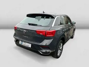 Volkswagen T-Roc 1.5TSI DSG Style ACC LED PDC Standh Sitzh Bild 4