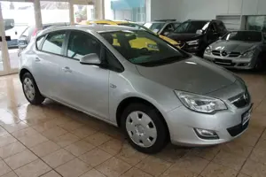 Opel Astra J Lim. 5-trg. Edition