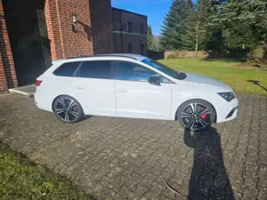 SEAT Leon Cupra Sportstourer 2,0 TSI DSG 4Drive Bild 2