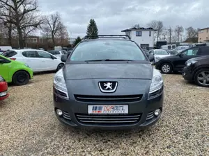 Peugeot 5008 1.6 Style HDi 115 HUD Panorama-Dach Bild 2