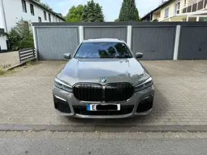 BMW 745 745e M-Sport Voll Bild 3