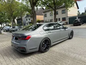 BMW 745 745e M-Sport Voll Bild 4