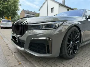 BMW 745 745e M-Sport Voll Bild 2