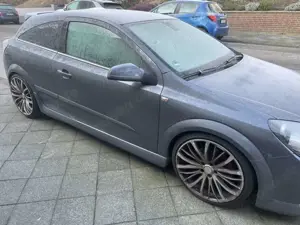 Opel Astra H GTC 2.0 Turbo Bild 3