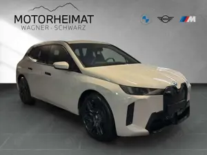 BMW iX xDrive45 M Sport Pro 22" DriveAssProf ACprof Bild 4