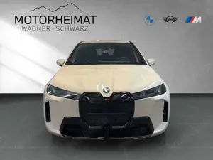 BMW iX xDrive45 M Sport Pro 22" DriveAssProf ACprof Bild 3