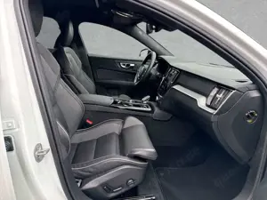 Volvo V60 T8 AWD Recharge Ultra Dark AHK ACC BLIS HUD Bild 4