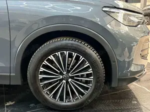 Volkswagen Tiguan 2.0 TDI DSG Life IQ virtual ACC 360° AHK Bild 4
