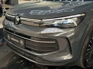 Volkswagen Tiguan 2.0 TDI DSG Life IQ virtual ACC 360° AHK Bild 3