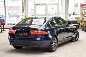 Jaguar XE Prestige Navi Bluetooth Shz Komfort-P. 75tkm! Bild 2