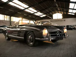 Mercedes-Benz 300 300 SL  Frame off Atemberaubend in Anthrazit Bild 2