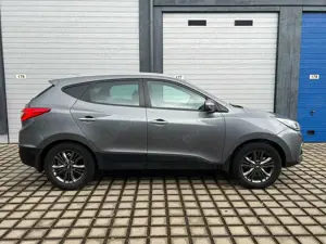 Hyundai iX35 ix35 2.0 2WD AUTOMATIK/4x SHZ/TEMP/PANO/TEILLEDER Bild 4
