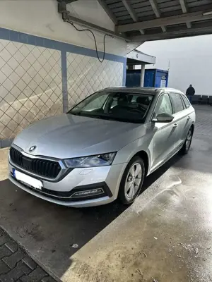 Skoda Octavia Combi 2.0 TDI DSG First Edition Pano Standheizung