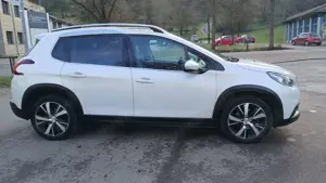 Peugeot 2008 Allure BlueHDi FAP 120 STOP Bild 5