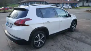 Peugeot 2008 Allure BlueHDi FAP 120 STOP Bild 4