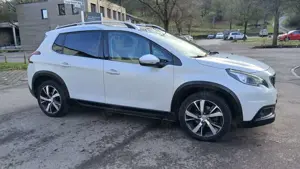 Peugeot 2008 Allure BlueHDi FAP 120 STOP Bild 3