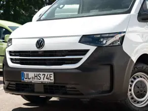 Volkswagen T7 Transporter Kasten e100kW HOLZBODEN TRENNWAND Bild 3