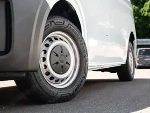 Volkswagen T7 Transporter Kasten e100kW HOLZBODEN TRENNWAND Bild 5