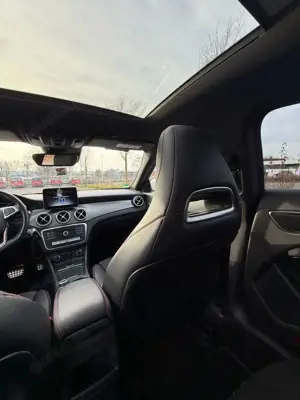 Mercedes-Benz A 200 7G-DCT AMG Line