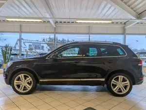 Volkswagen Touareg V6 3.0TDI Luft Leder AHK ACC Cam 20" Bild 4