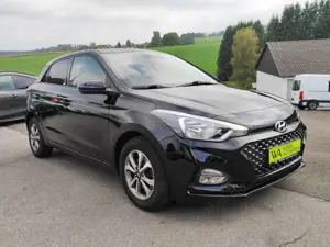 Hyundai i20 YES! *Sitzheizung*Lenkradhzg*PDC*KAM*