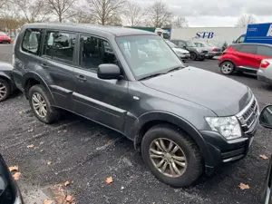 Mitsubishi Pajero 3.2 DI-D Edition 100 | Motor defekt! Bild 2