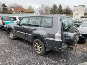 Mitsubishi Pajero 3.2 DI-D Edition 100 | Motor defekt! Bild 4