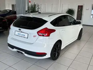 Ford Focus 2,0 EcoBoost ST *Kamera*Leder*Nebel * Bild 3