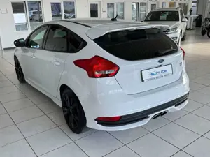 Ford Focus 2,0 EcoBoost ST *Kamera*Leder*Nebel * Bild 4